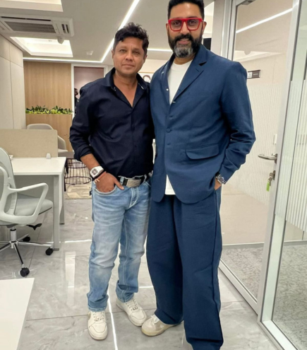 Founder Chairman of WFPS, Mr. Sandy Shah with Mr. Abhishek Bachchan, Movie Actor at the felicitation of Naik, Naik & Co’s 20 years of glorious legal services in Mumbai, India.