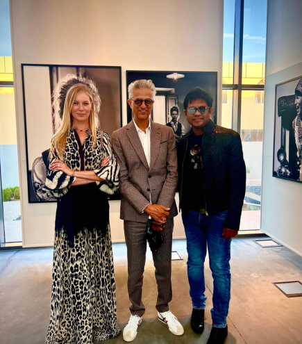 Founder Chairman of WFPS, Mr. Sandy Shah, as a special guest at the spectacular “Timeless” exhibit hosted by Dubai Culture & Arts Authority, UAE Government, with the black & white photography icon Mr. Max Vadukul, Advisory Board Member, WFPS & Ms. Ludmilla Voronkina Bozzetti, International Model, in Dubai, UAE.